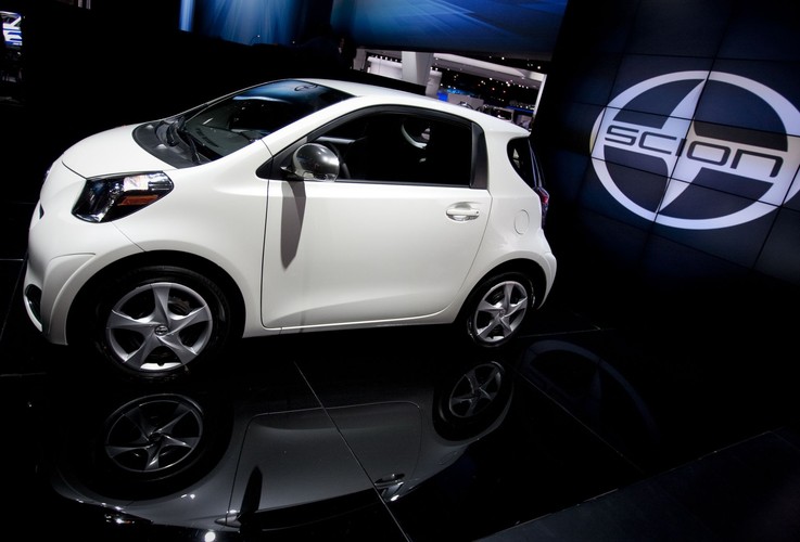 <b>Miejsce 8. Toyota</b>
<br>
<br>Kraj: Japonia
<br>CEO: Martin Winterkorn 
<br>Pracownicy: 333 498 
<br>Przychody: 265,702   mld dolarów
<br>Zyski: 11,587 mld dolarów