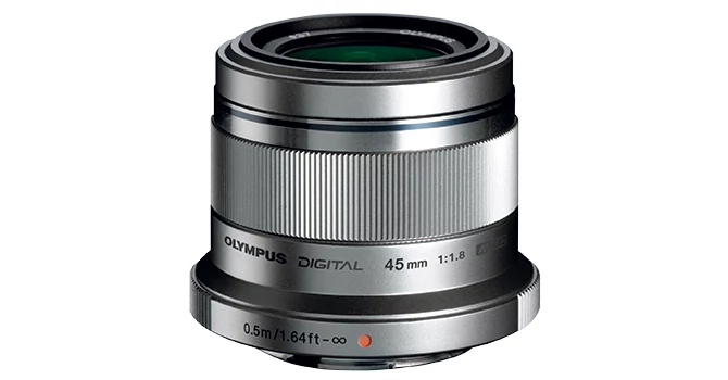 M.Zuiko 45 mm 1:1,8 (270 euro) to bardzo lekki i kompaktowy teleobiektyw portretowy.