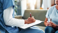 Lekarze wyjaśniają jakie mogą być przyczyny zawrotów głowy, kiedy mogą być groźne i jak je skutecznie leczyć