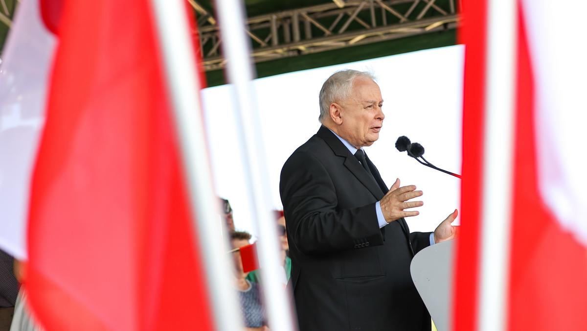 Szef PiS Jarosław Kaczyński na pikniku wojskowym w Uniejowie