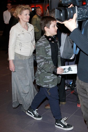 Dominika Ostałowska z synem Hubertem na premierze filmu 'Baczyński'