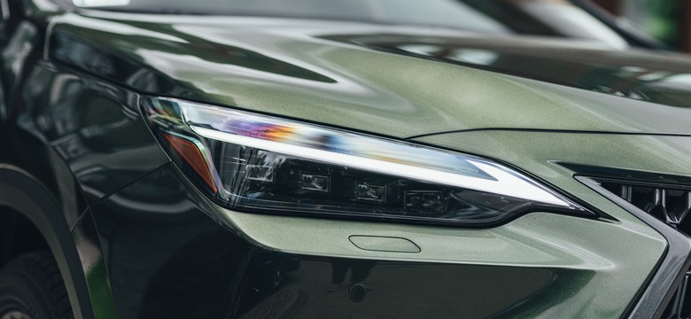 Nowy SUV hitem w Polsce! Lexus tnie ceny i sypie premierami