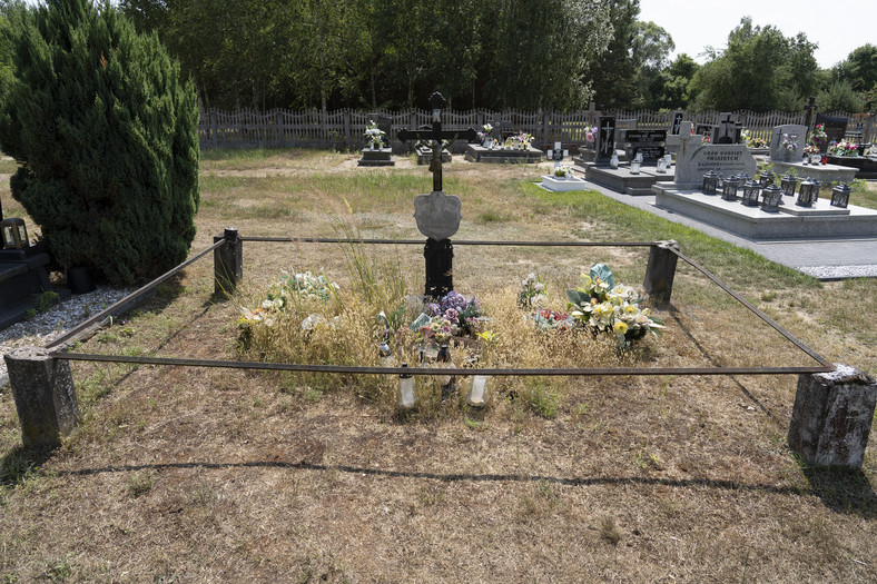 Cmentarz w Cieszęcinie, kwatera wymordowanych Kowalskich.