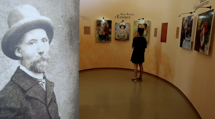 Képünk illusztráció! Júniusban készült a fotó, melyen egy nő egy Renoir életéről szóló kiállítást látogat meg a franciaországi Essoyesban /Fotó: AFP - FRANCOIS NASCIMBENI