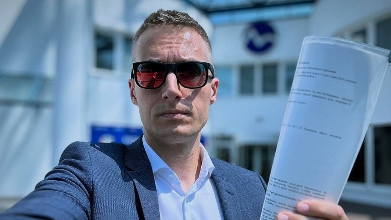 Novinár Michal Kovačič.