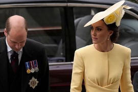 Objavljene fotografije GOLIH GRUDI KEJT MIDLTON i desila se BRUKA kakvu svet ne pamti: PRINCEZA U TOPLESU osvanula na naslovnoj strani, Vilijam odmah podneo TUŽBU