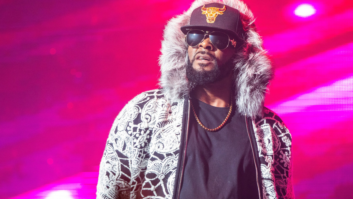 R. Kelly ogłosił, że planuje w 2019 roku trasę koncertową po Australii, Nowej Zelandii i Sri Lance. Wiadomość ta wywołała w Australii "poważne obawy" ze strony partii opozycyjnej, bowiem w niedawno wyemitowanym w Ameryce dokumencie "Surviving R. Kelly" kobiety oskarżają muzyka o wykorzystywanie fizyczne i psychiczne.