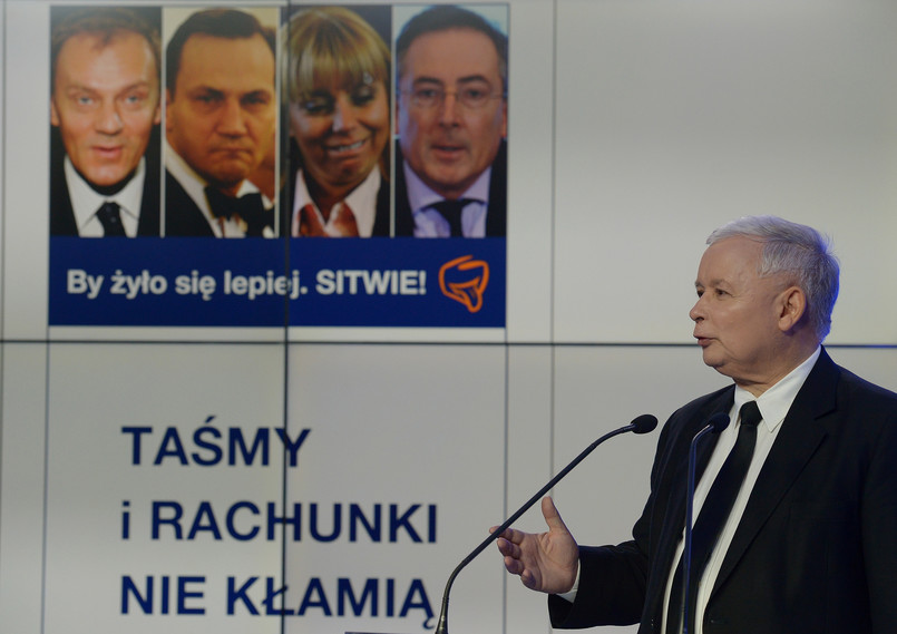 Jarosław Kaczyński prezentuje nowy plakat PiS