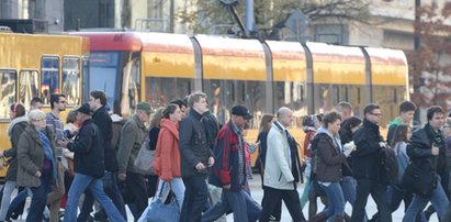 Średnia płac rośnie najszybciej od dekady. Ale przeciętny Polak takiej pensji nie widział