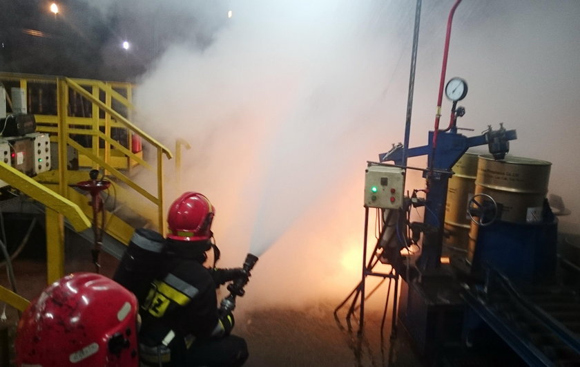 Pożar w zakładach w Chorzowie! Palił się fosfor