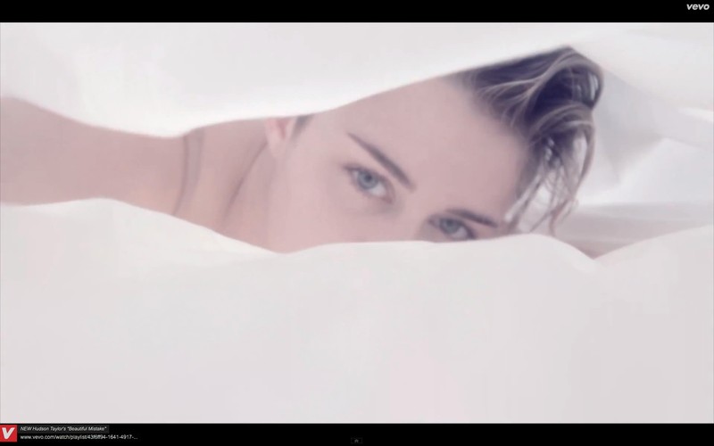 Miley Cyrus w klipie do piosenki 'Adore You'