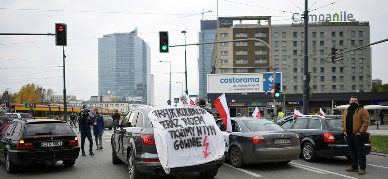 Protestujący przeciwko decyzji TK ws. aborcji już pod Sejmem