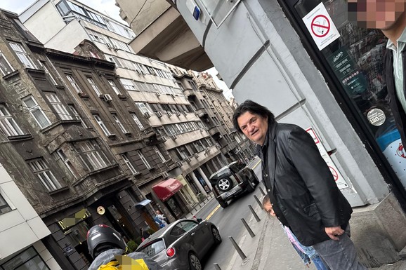 PAPARACO U CENTRU GRADA Poštar presreo Kemiša i ćerku Zlatu, nesvakidašnja scena nasred ulice: Ovo nikako nisu očekivali