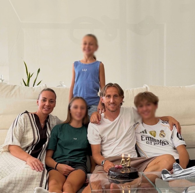 Luka Modrić sa suprugom i decom
