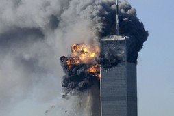 Atak na World Trade Centre. Samolot wbija się w południową wieżę WTC