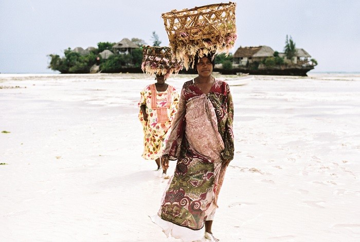 Kobiety na plaży w Zanzibarze