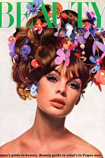 Gyönyörű, játkos fotó a Vogue szépségrovatából.