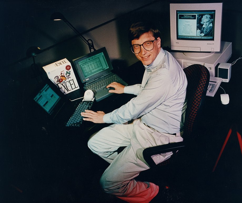 Bill Gates demonstruje nowe programy na Windowsie