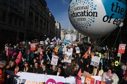 Potężna fala strajków paraliżuje Wielką Brytanię. Protestuje pół miliona osób