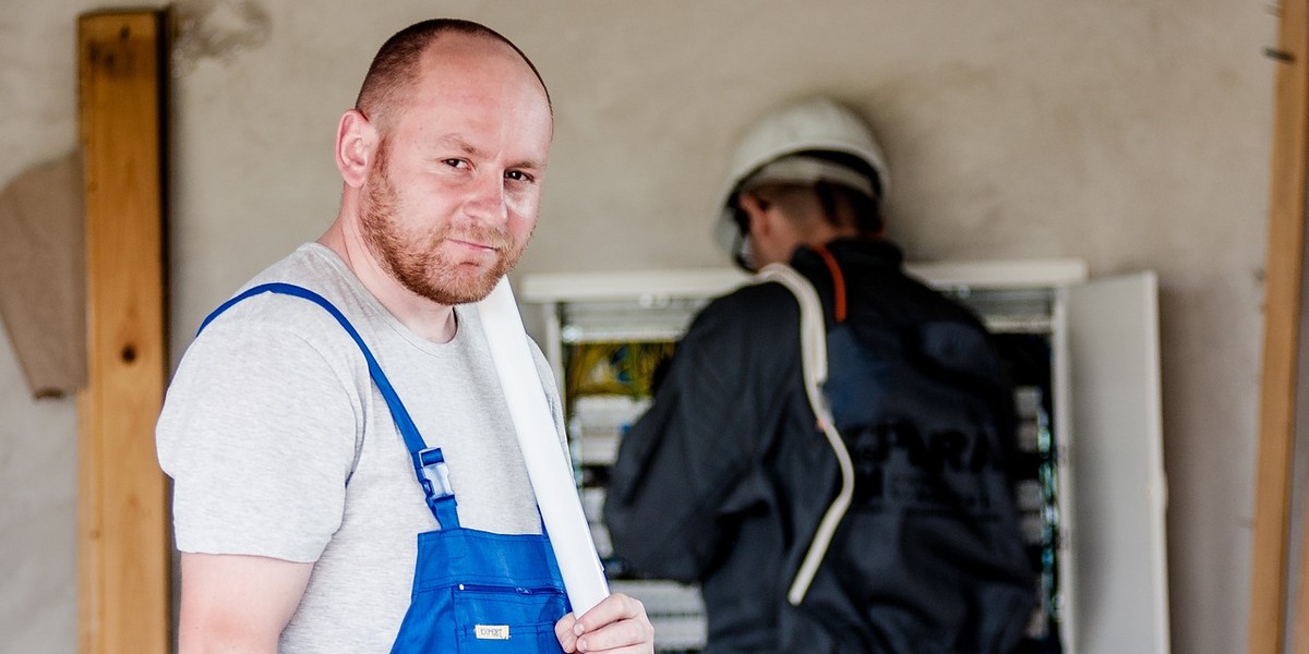 Badania międzynarodowe i doświadczenia organizacji działających na rzecz pracowników migrujących wskazują, że migranci zarobkowi są dużo częściej ofiarami bezprawnych praktyk ze strony podmiotów ich zatrudniających, niż pracownicy lokalni. Dodatkowo, pandemia COVID-19 wyraźnie wpłynęła na kondycję podmiotów działających na rynku pracy