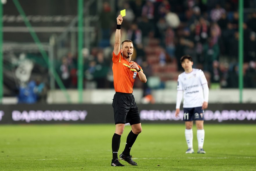 Bartosz Frankowski podjął kilka kontrowersyjnych decyzji podczas meczu Górnika z Legią (0:1). 