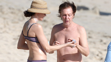 Paul McCartney z żoną na plaży. Nie wyglądają na swój wiek!