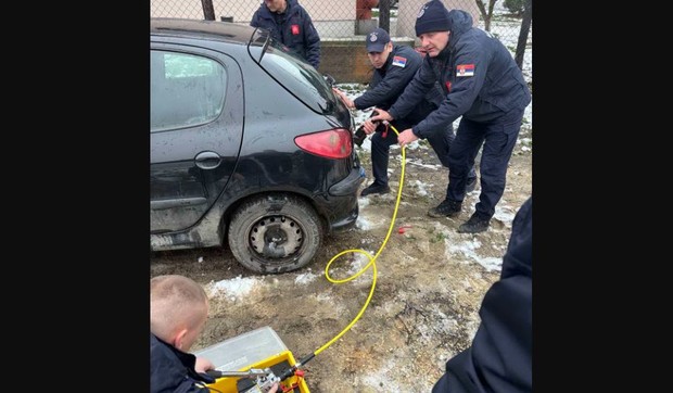 Dete zaglavljeno u automobilu u Kragujevcu