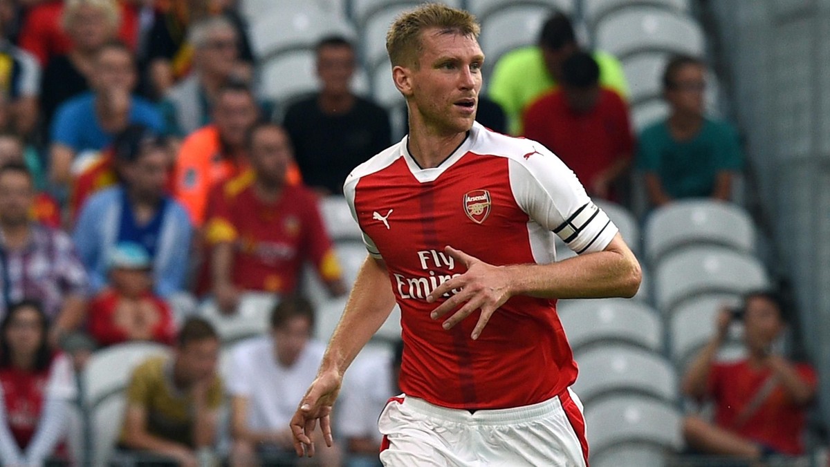 Per Mertesacker będzie kapitanem Arsenalu FC w sezonie 2016/2017. Na decyzję Arsene'a Wengera nie wpłynął fakt, że w ostatnich czterech miesiącach niemiecki obrońca walczył z kontuzją kolana.