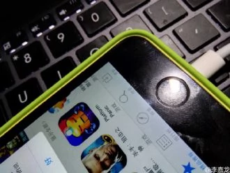 Smartfon ma przycisk Touch ID