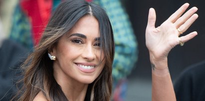 Antonella Roccuzzo pozuje w obcisłym stroju. Fani oczarowani żoną Lionela Messiego. "Pierwsza dama Argentyny"