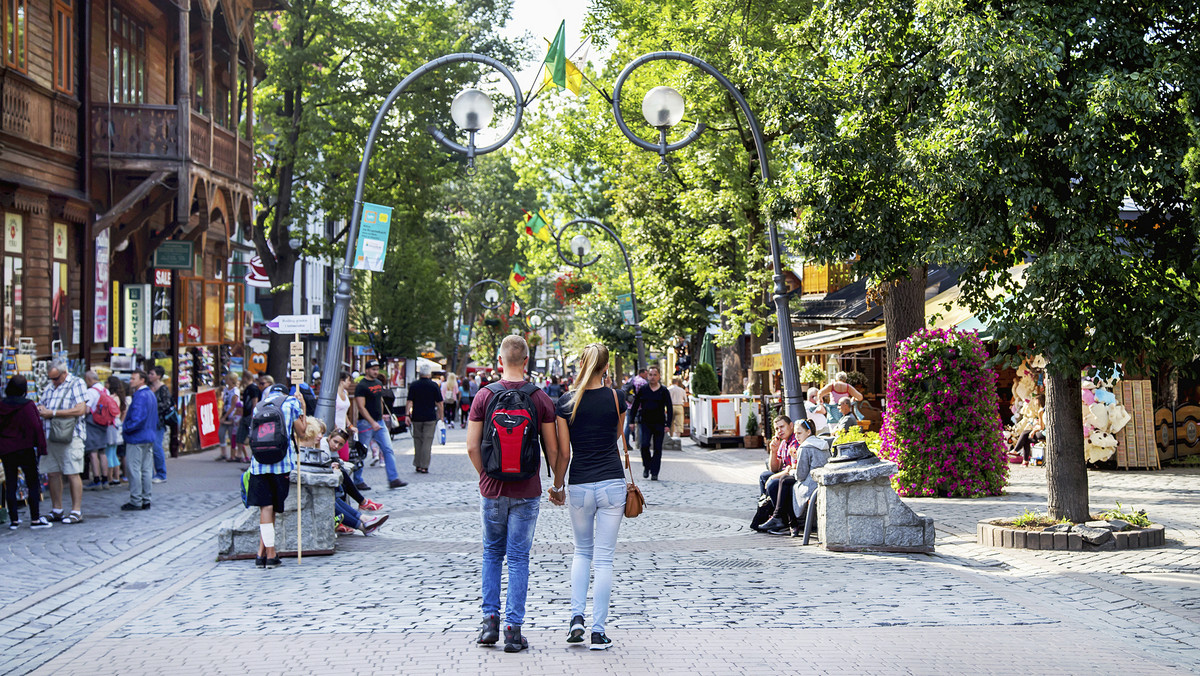 Zakopane: nieznana kobieta błąka się po mieście