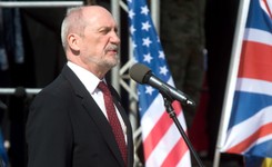 Macierewicz o ataku na konsulat w Łucku: Wydaje się być świadomą prowokacją