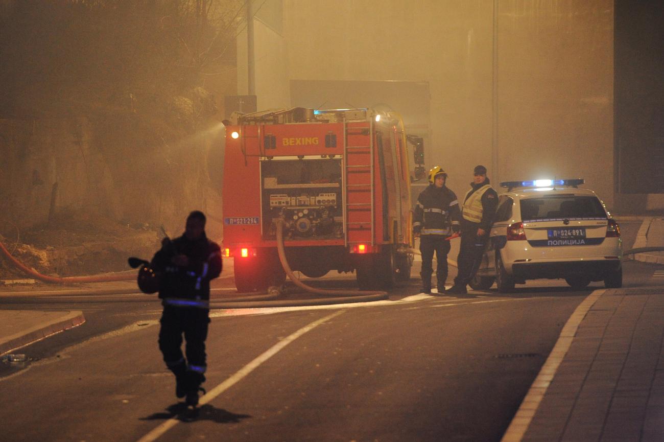 Feuer und Rauch breiteten sich in alle Richtungen aus