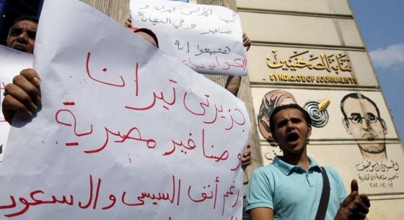 Egyptian court acquits 22 over Red Sea islands protest