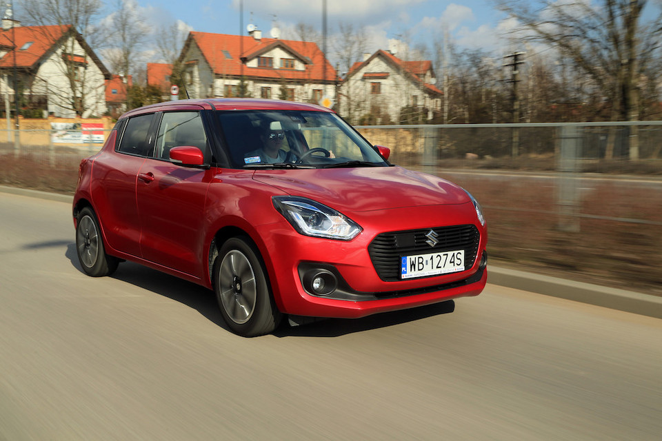 Suzuki Swift maluch z miękką hybrydą Test