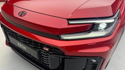 widziałem nową toyotę rav4 na żywo. jeden powód wystarczy, by zrozumieć, czemu polacy kupują ją w ciemno