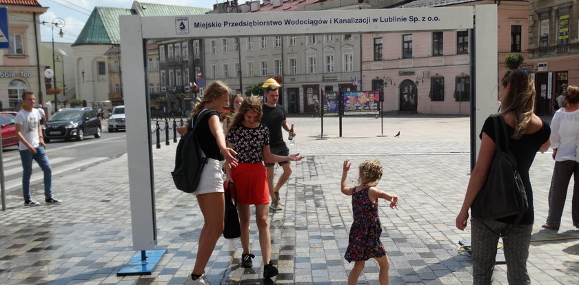 Kurtyny wodne sposobem na upały