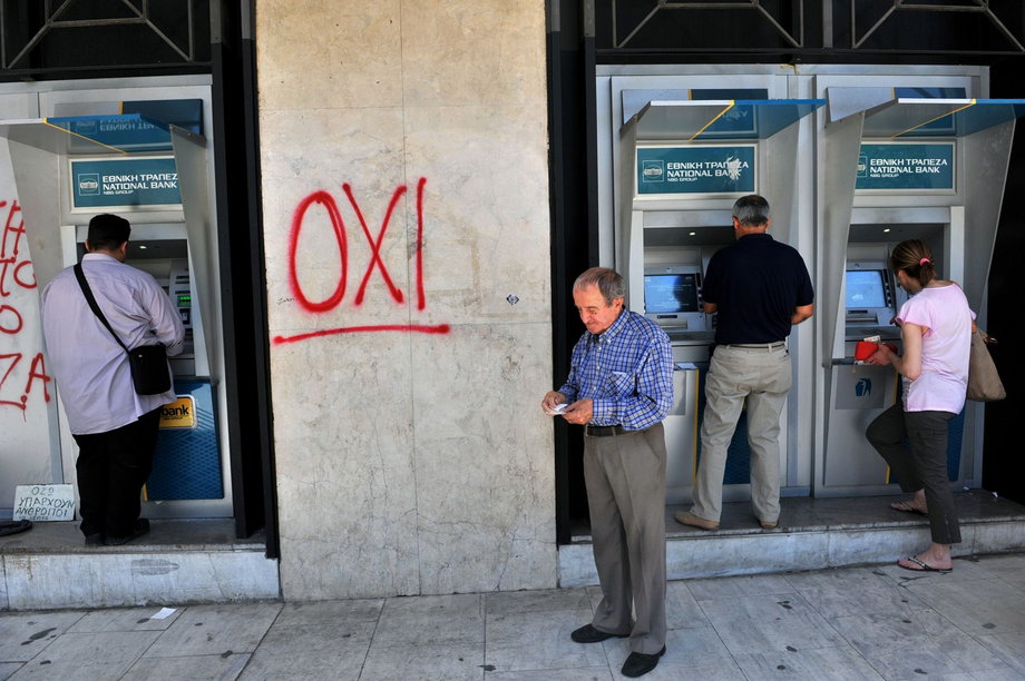 Grecy mieli problemy z wypłatą pieniędzy z bankomatów
