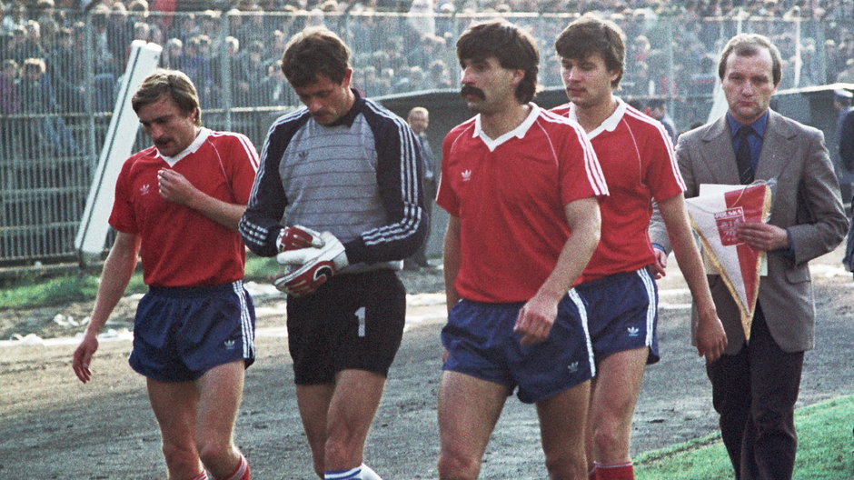 Marek Szczech (w stroju bramkarskim, po jego lewej stronie Marek Leśniak)