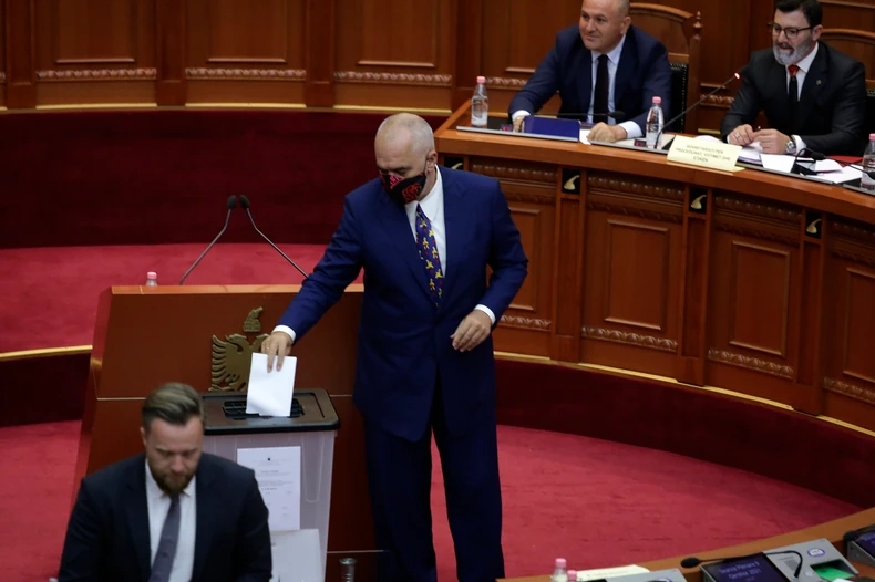 Edi Rama na glasanju o nepoverenju Meti