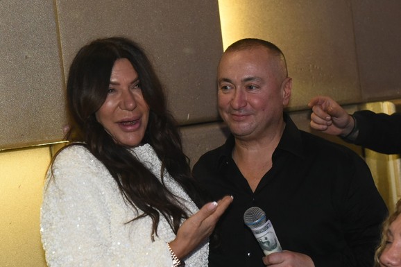 "UJEO GA JE ČOVEK, PRIMIO JE TETANUS" Ðani završio u bolnici zbog ugriza na svadbi, oglasila se žena Slađa: "Zna tog čoveka dugo"