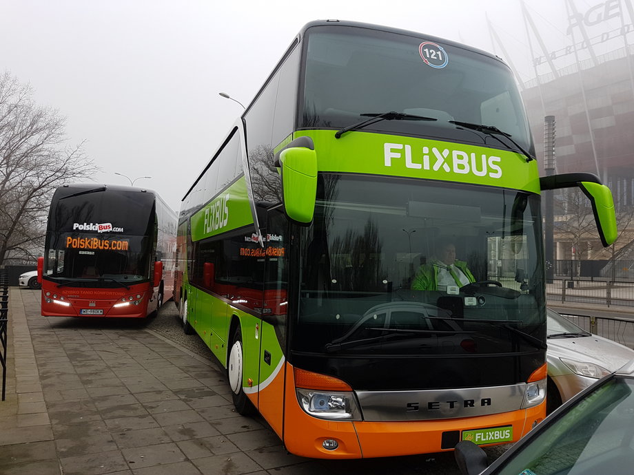 Prezentacja autokarów FlixBusa i Polskiego Busa w piątek w Warszawie