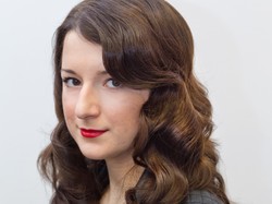 Karnawałowe szaleństwo we włosach: loki w stylu Dity von Teese krok po kroku