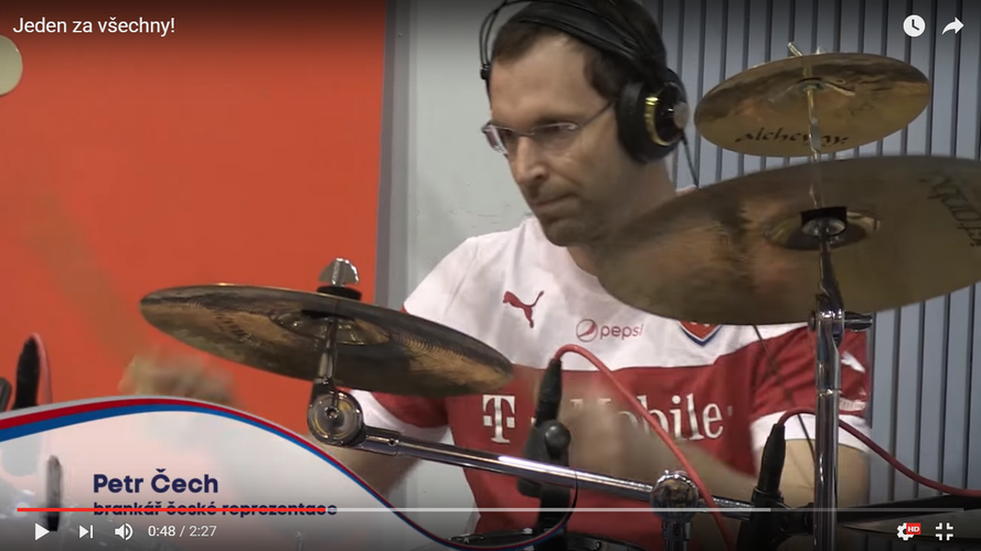 Petr Čech - perkusista zespołu Czech na Euro 2016