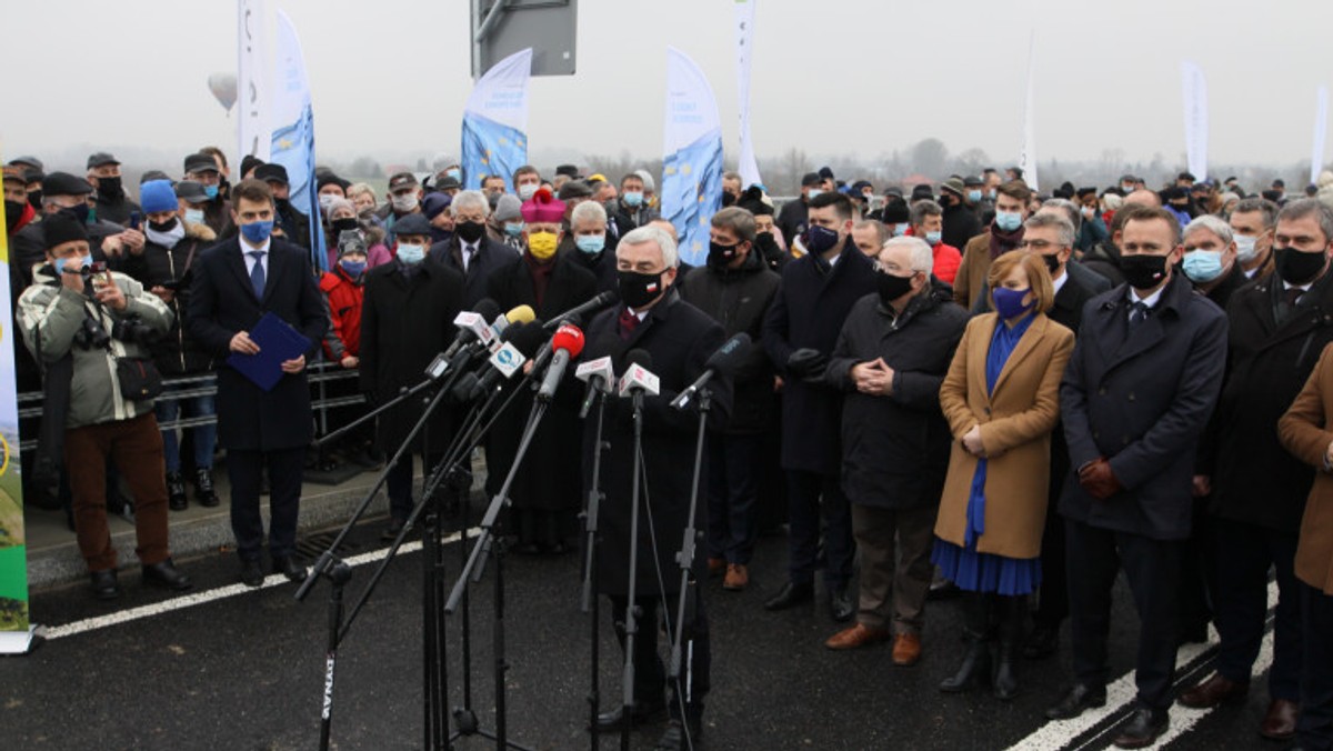 Most w Nowym Korczynie. Tłumy na otwarciu, sprawę bada sanepid