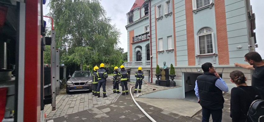 Gašenje požara u ambasadi Pakistana u Beogradu