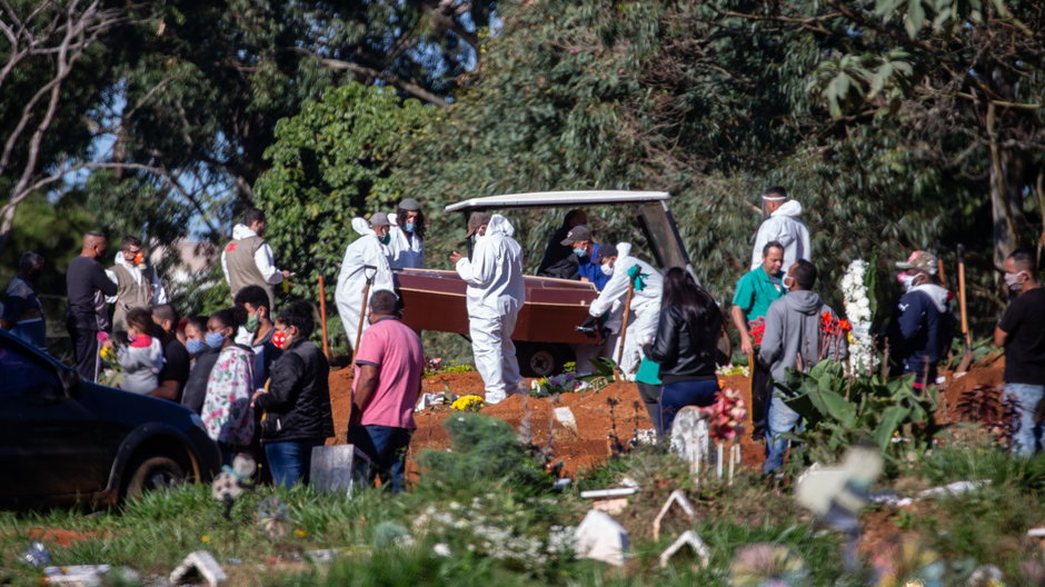 Masowe groby ofiar koronawirusa w pobliżu Sao Paulo