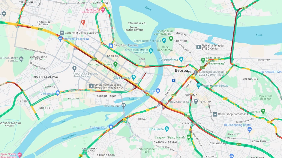 Sve što je crveno i bordo, tu su najveće gužve, stanje oko 15 časova