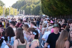 Godzina 'W' w Warszawie. Fani Taylor Swift oddali hołd bohaterom Powstania