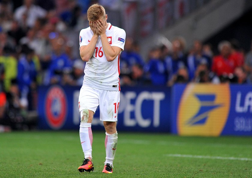 Jakub Błaszczykowski witany przez tłumy w Truskolasach. Oblegają dom!